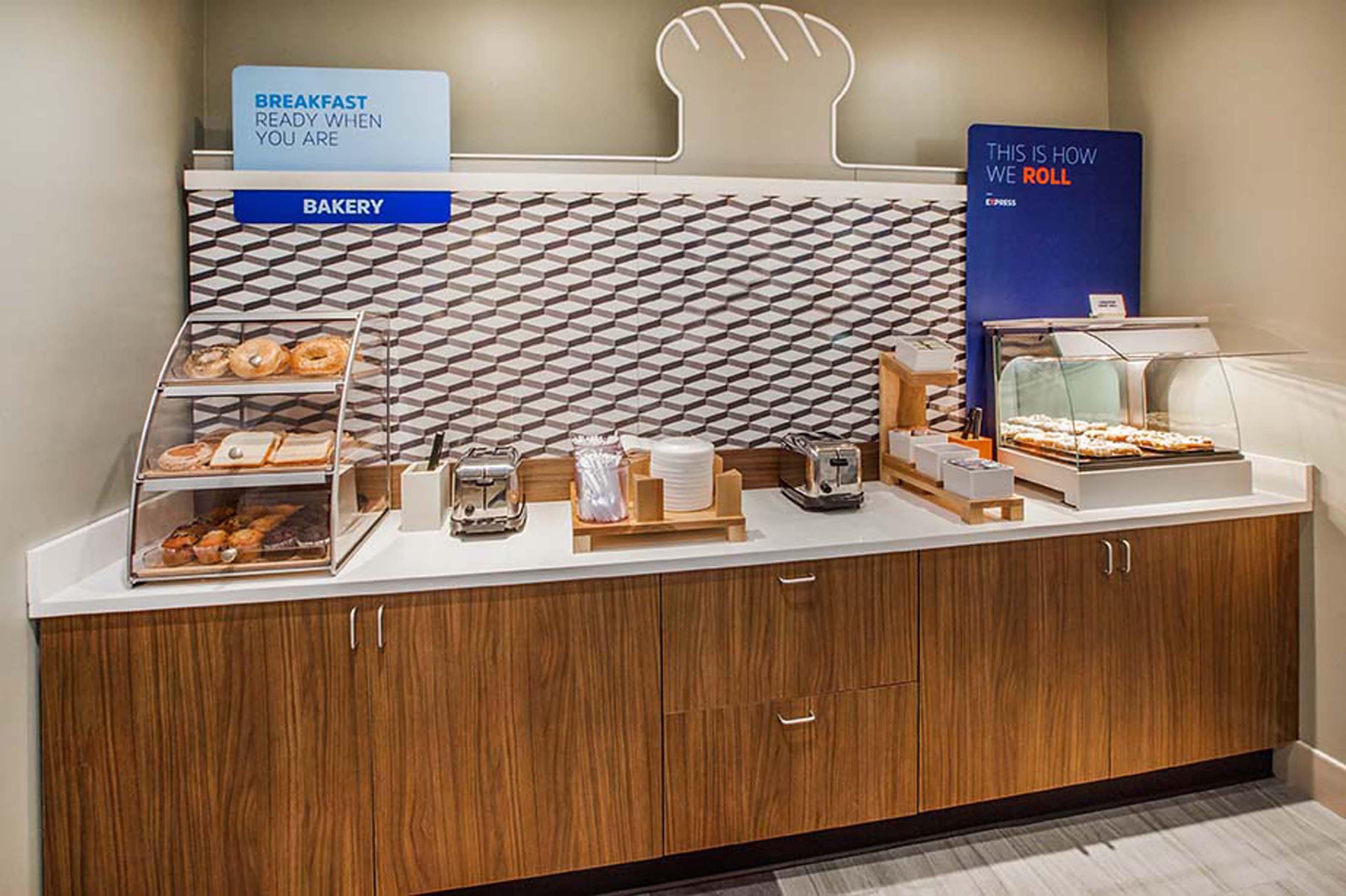 Holiday Inn Express Hotel & Suites York By Ihg Экстерьер фото