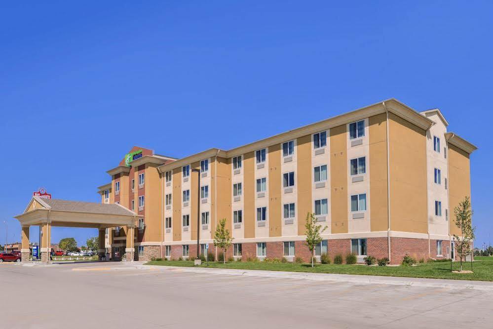 Holiday Inn Express Hotel & Suites York By Ihg Экстерьер фото